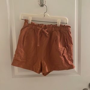 Uniqlo S high waist paperbag shorts